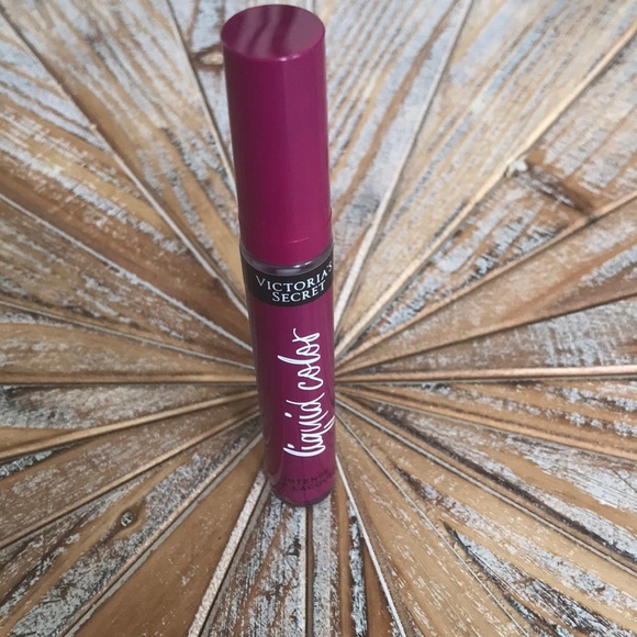 🥰 NWT Victoria's Secret Lip Lacquer in Runway - Picture 4 of 4